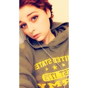 Meet your Posher, Allyssabeth